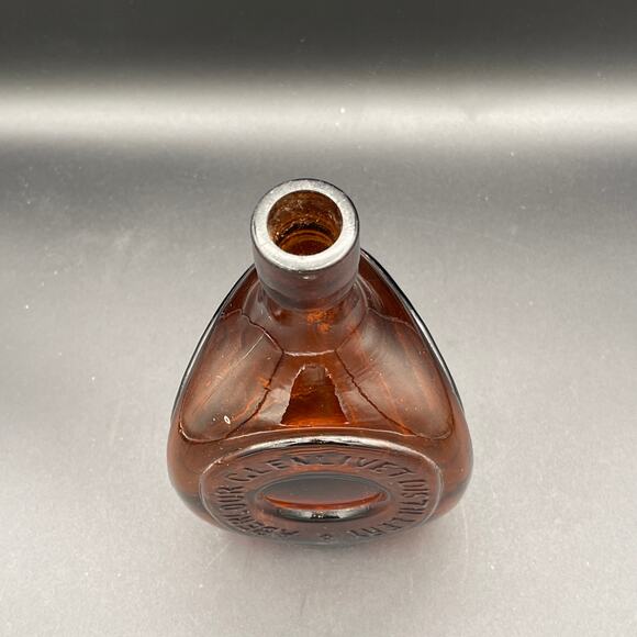 Vintage Aberlour Glenlivet Distillery 3-Sided Glass Bottle by W.H.Holt & Sons - Picture 6 of 9